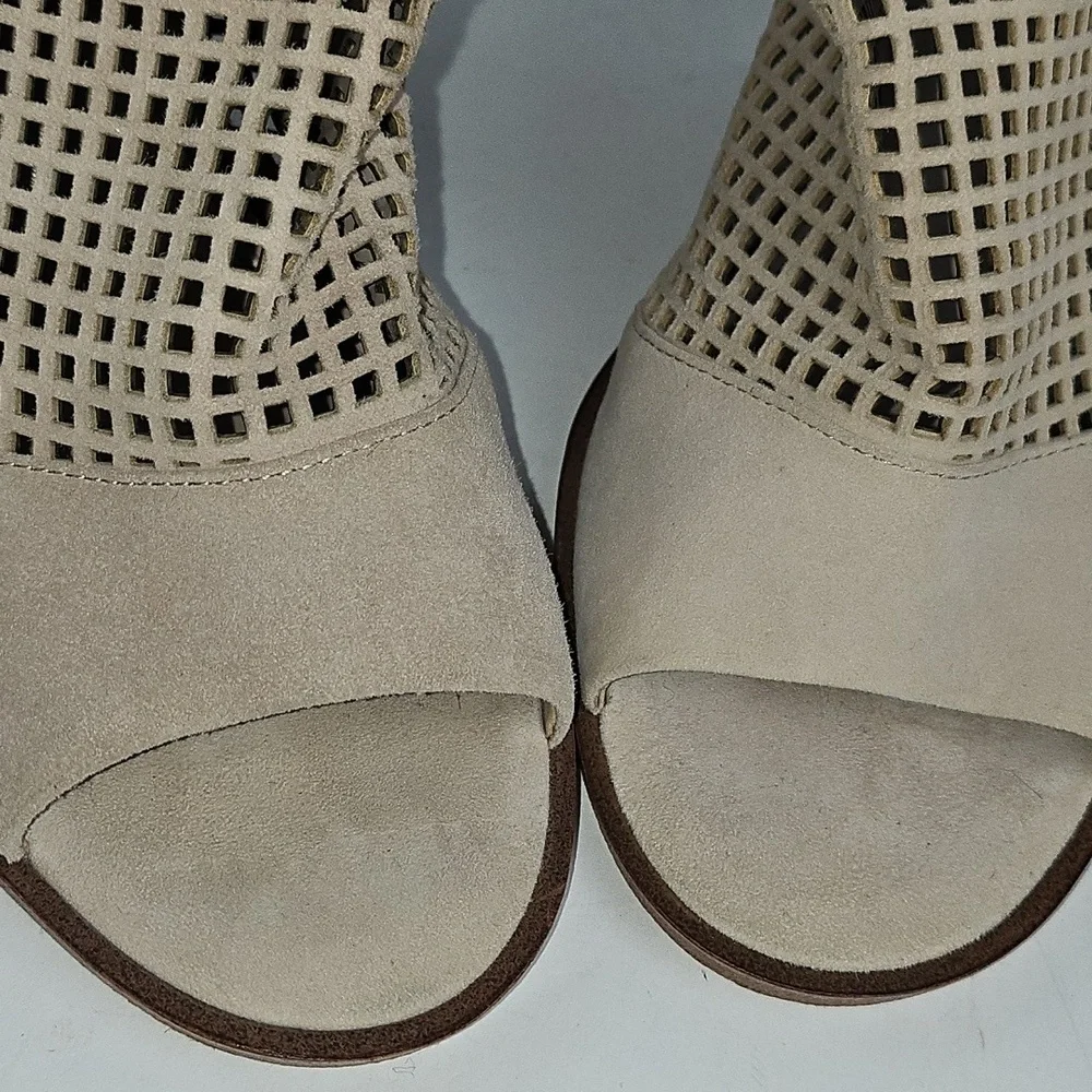 Vince Camuto Fritzey Cream Suede Leather Peep Toe Cut Out Block Heel Bootie